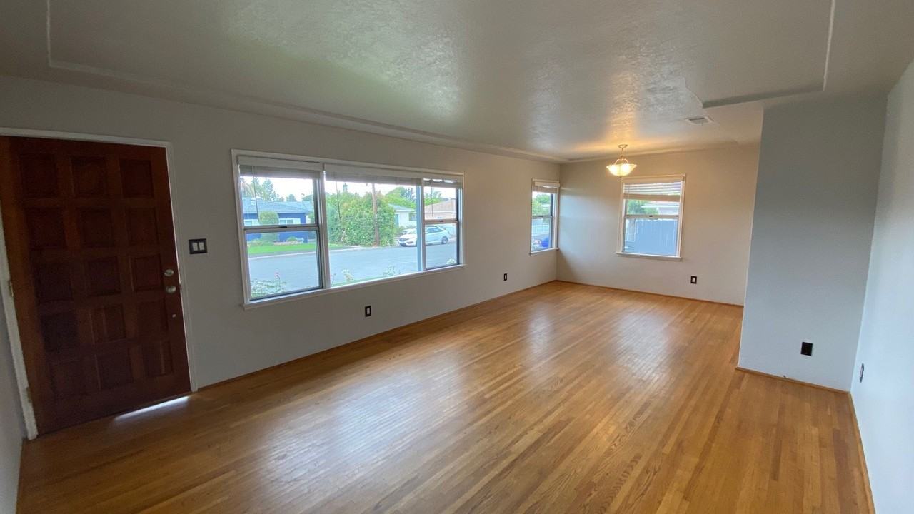 4815 62nd Street - Photo 7 of 18