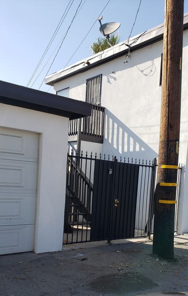 3957 1/2 Genevieve St - Photo 2 of 3