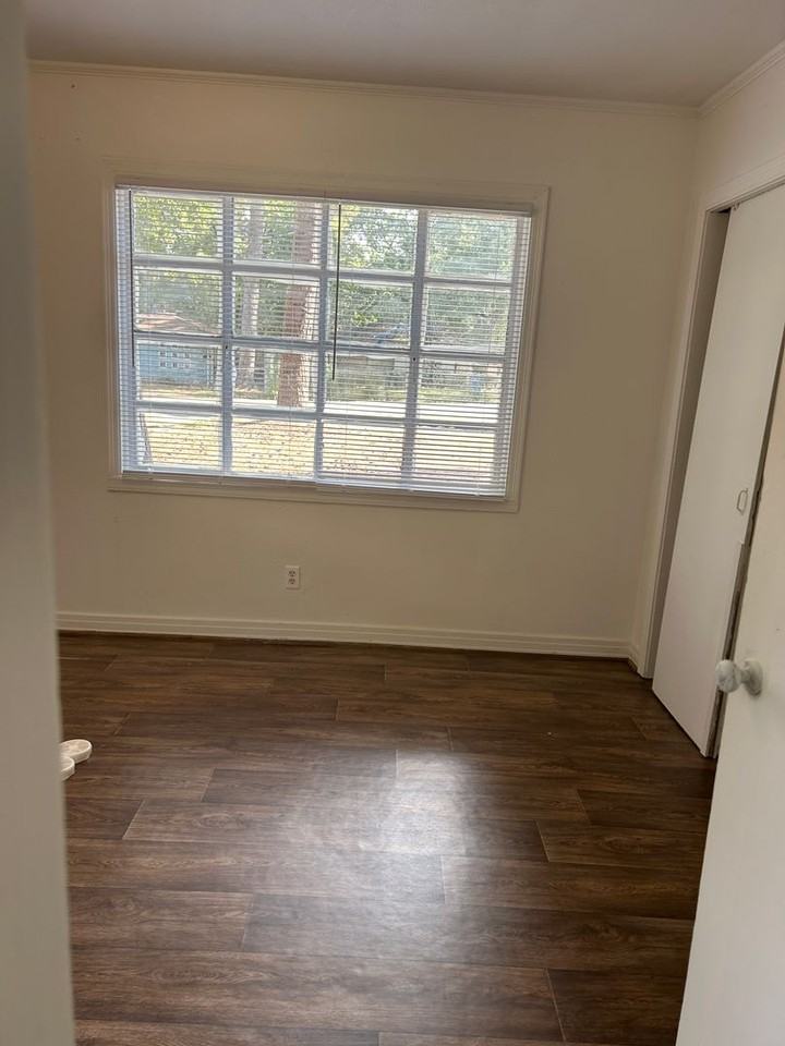 3958 Sumner St - Photo 2 of 5