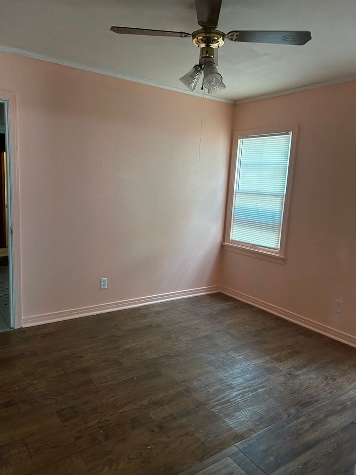 3958 Sumner St - Photo 3 of 5