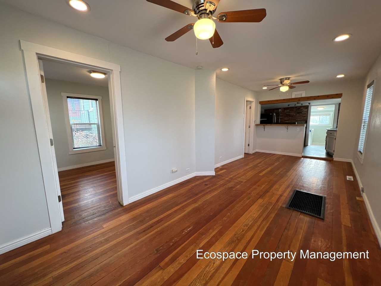 5044 Lincoln St - Photo 3 of 16