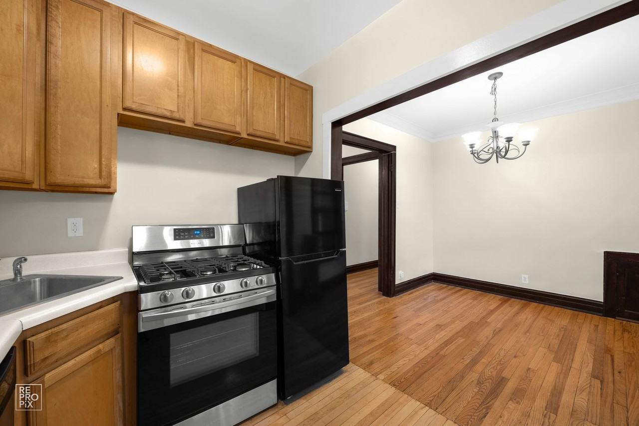 1146 Ontario St - Photo 5 of 10