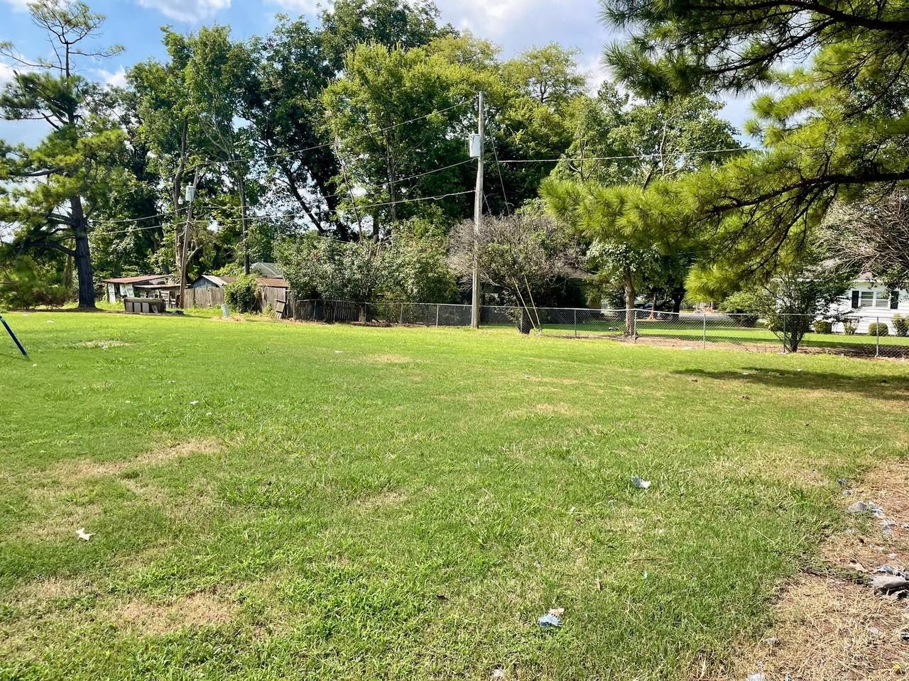 200 Oak St - Photo 3 of 12