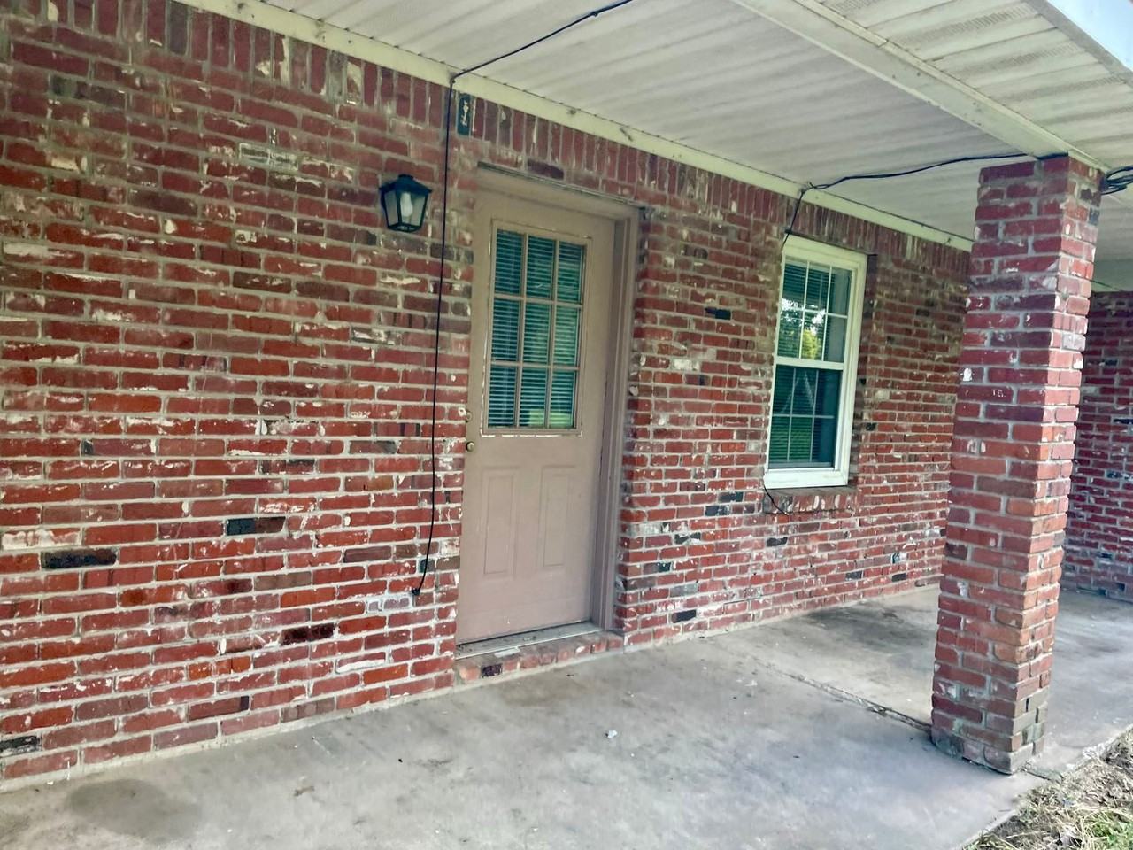 202 Oak St - Photo 2 of 13