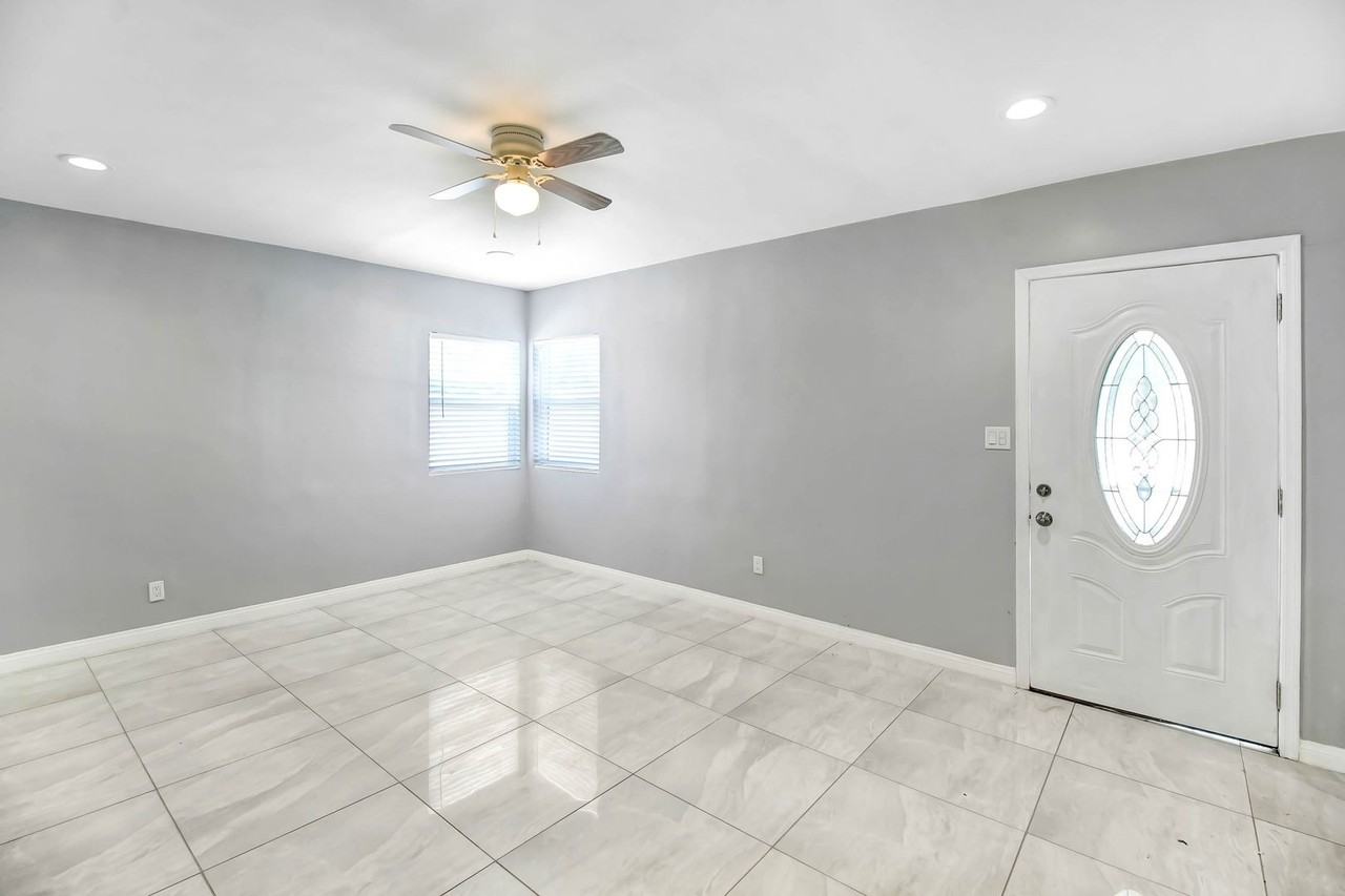 4846 Doane Ave - Photo 5 of 31