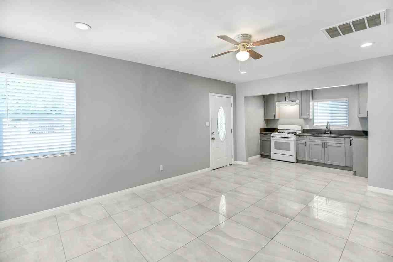 4846 Doane Ave - Photo 7 of 31