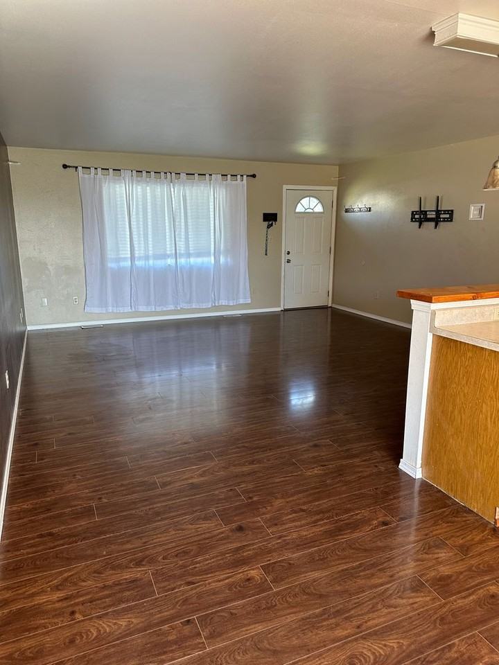 9177 Space St Ne - Photo 5 of 14