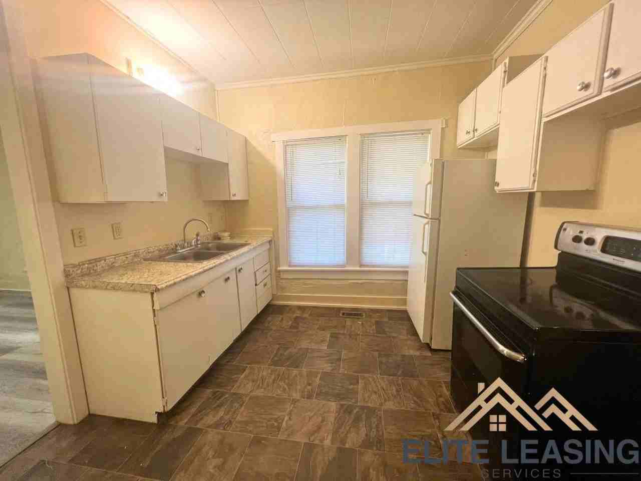 934 Ne Oakland Ave - Photo 3 of 9