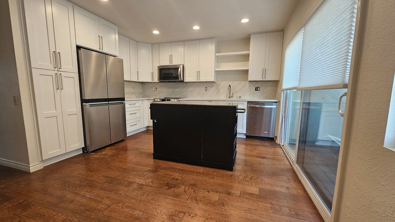 3264 Caminito Eastbluff #105, Unit 105 - Photo 5 of 29