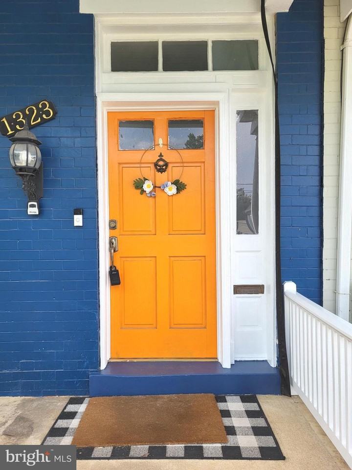 1323 Valley Pl Se - Photo 3 of 40