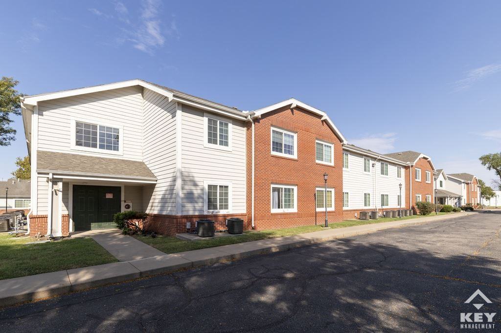 Huston Center - Senior, Age 55+ - Photo 3 of 16