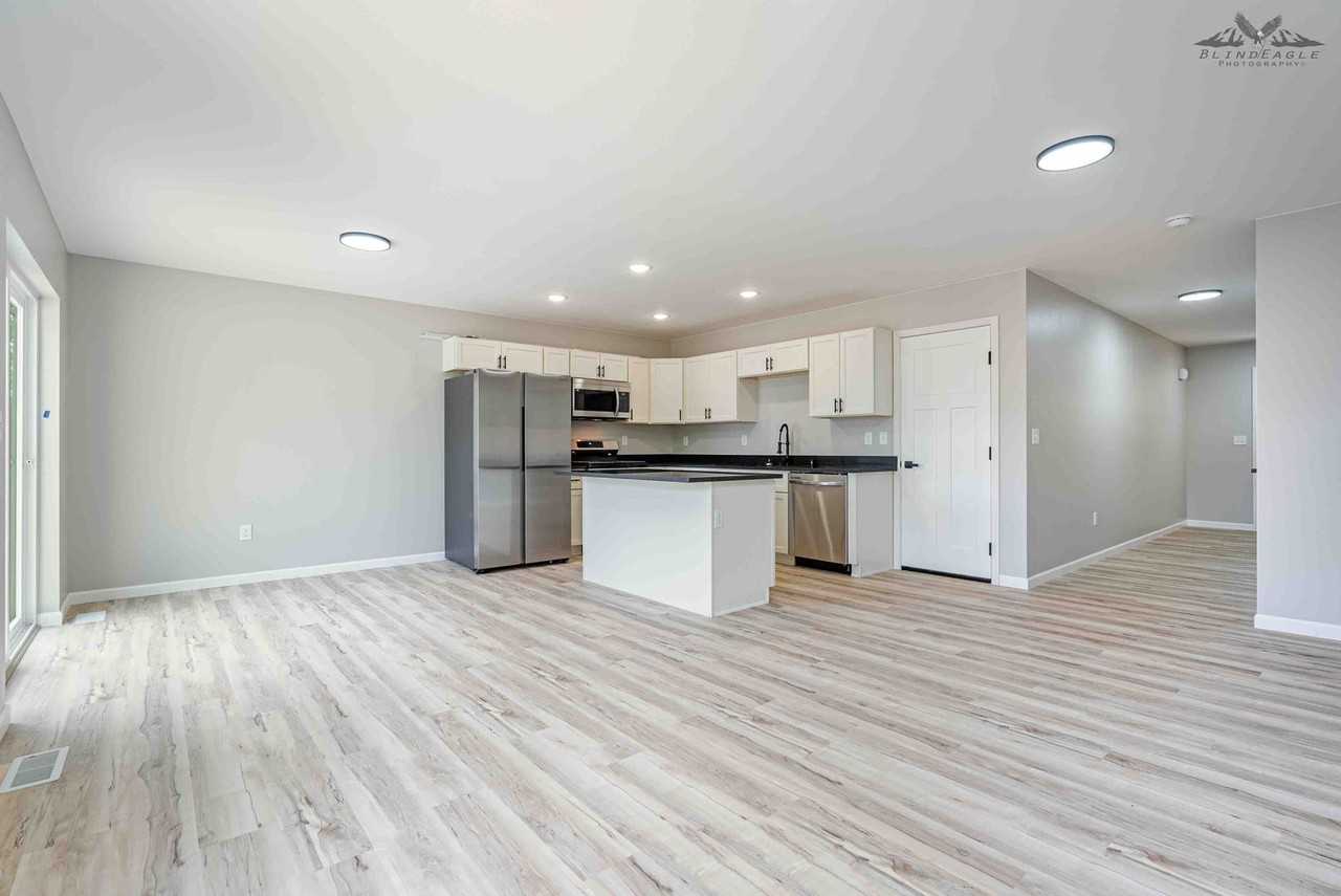 5943-5945 E. Porcupine Avenue - Photo 3 of 26