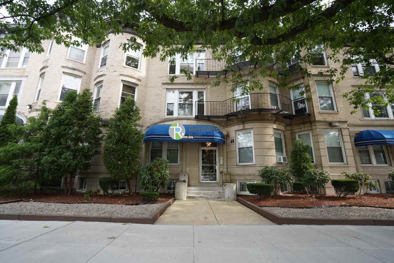 1124 Commonwealth Ave #3 - Photo 6 of 9