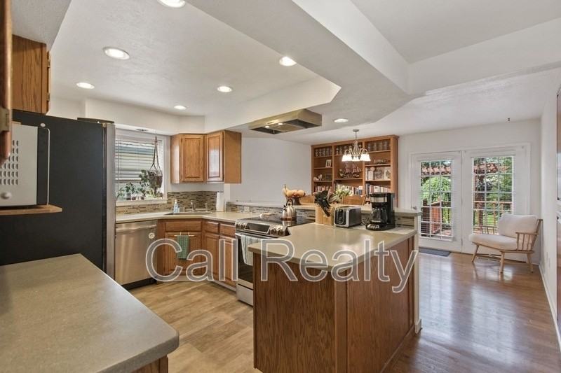 1117 E 33rd Ave - Photo 4 of 25