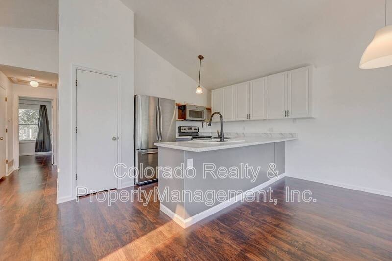 442 Hickory St - Photo 2 of 38
