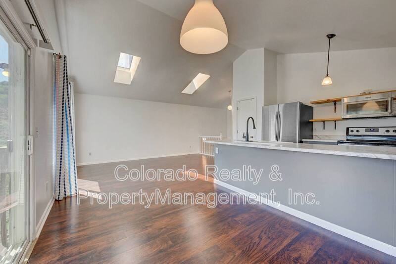 442 Hickory St - Photo 3 of 38