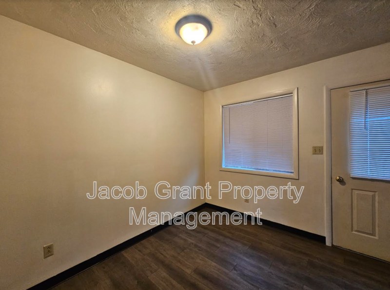 667 N Fanning Ave - Photo 3 of 11