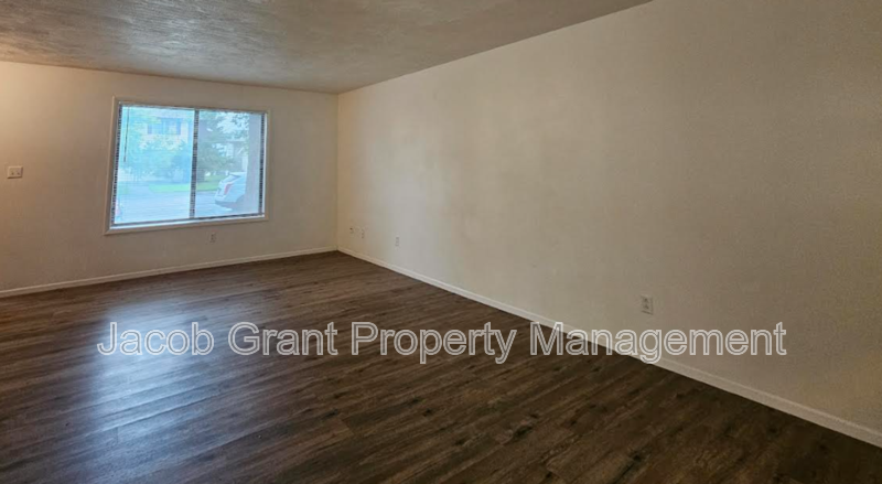 731 N Fanning Ave #735 - Photo 4 of 11