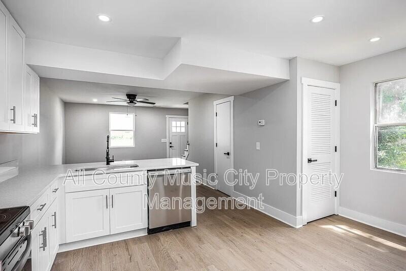 1907 S Lyle Ln #A - Photo 4 of 13
