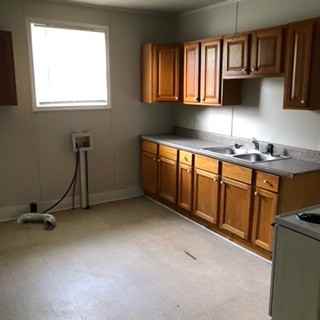 526 Leslie St - Photo 3 of 9