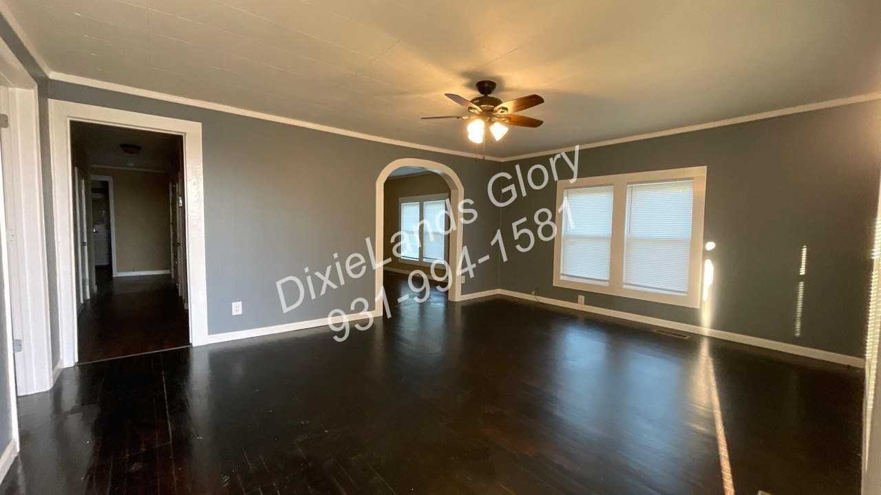 205 W Willow St - Photo 2 of 18