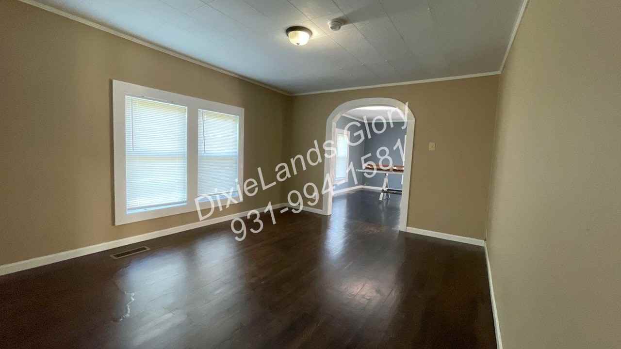205 W Willow St - Photo 5 of 18