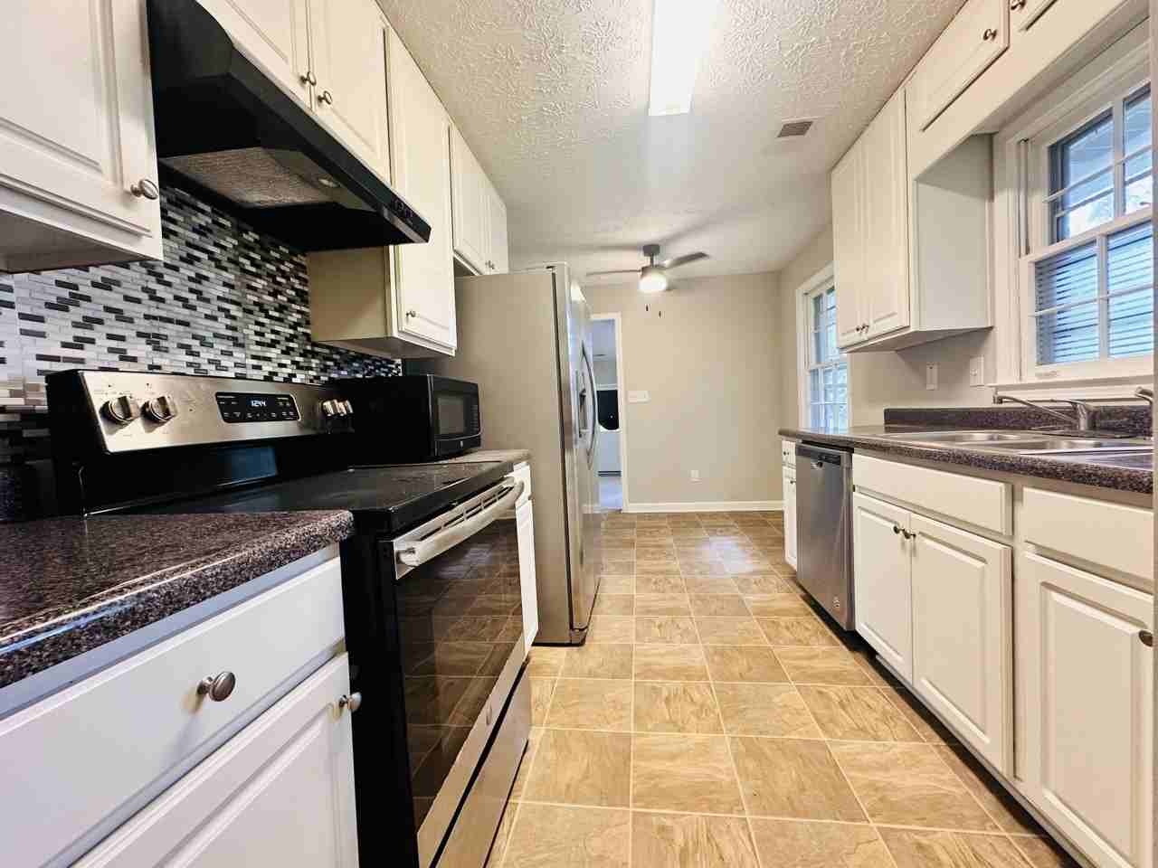 6150 Mallory Rd - Photo 4 of 16