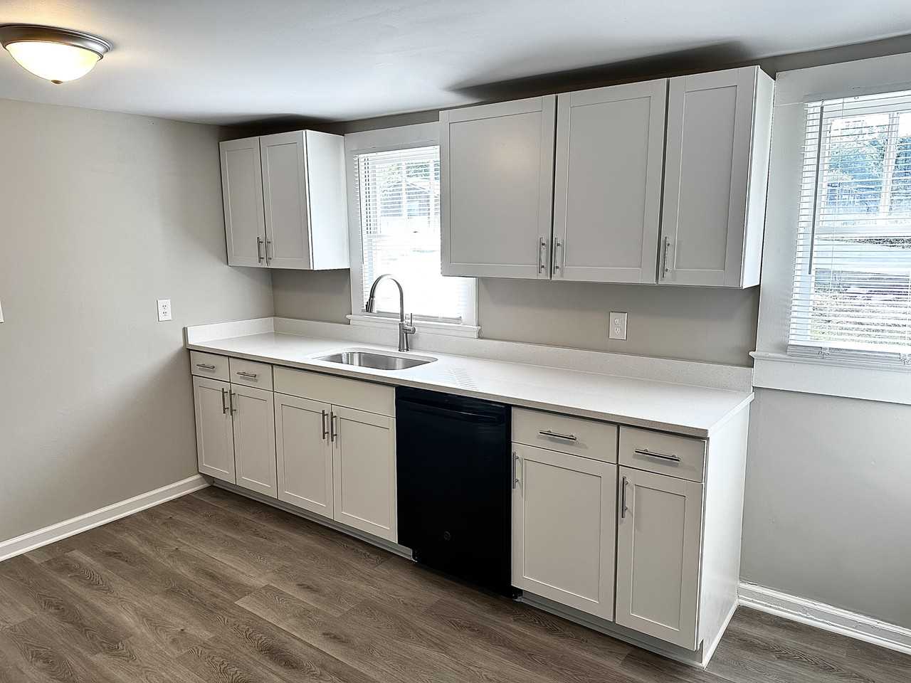 606 Carver Dr - Photo 3 of 29