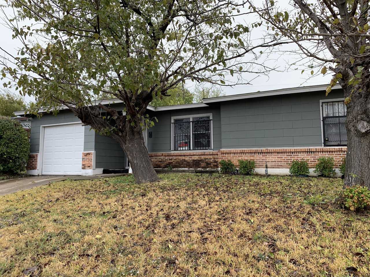 4321 Tahoe Dr - Photo 2 of 17