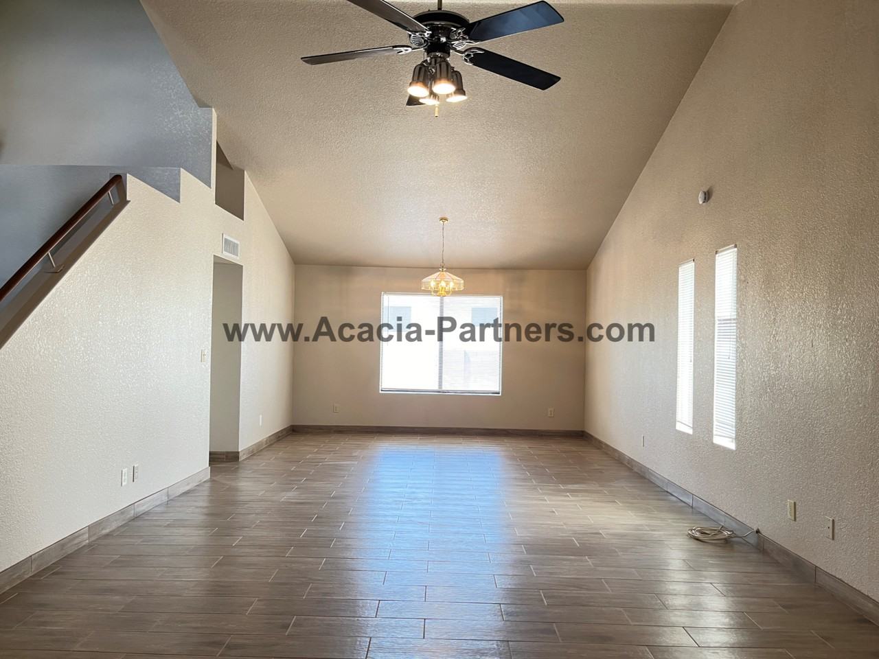 426 S Ridgefield Ave - Photo 3 of 29