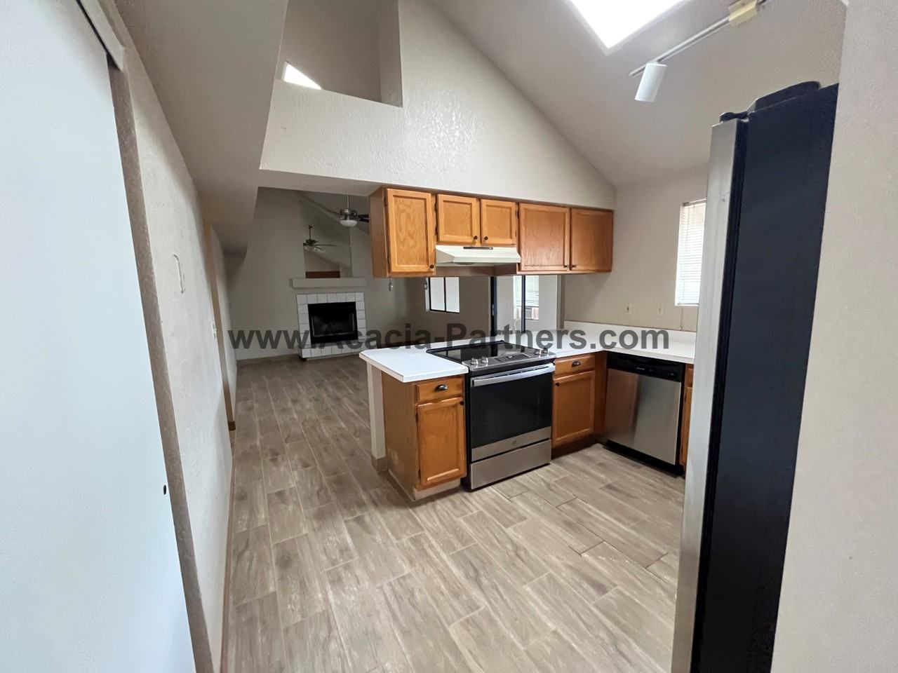 426 S Ridgefield Ave - Photo 7 of 29