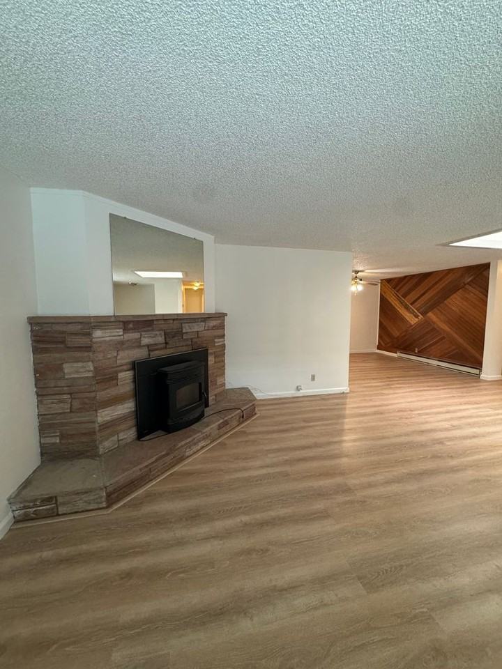 2215 Watt St - Photo 3 of 13