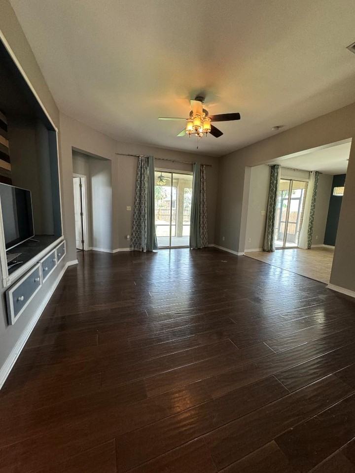 Topaz - Photo 3 of 10