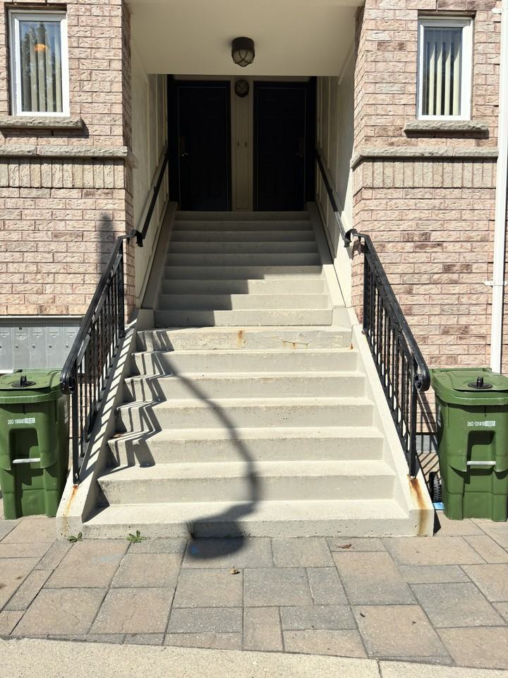 64 Aerodrome Crescent 301 - Photo 2 of 16