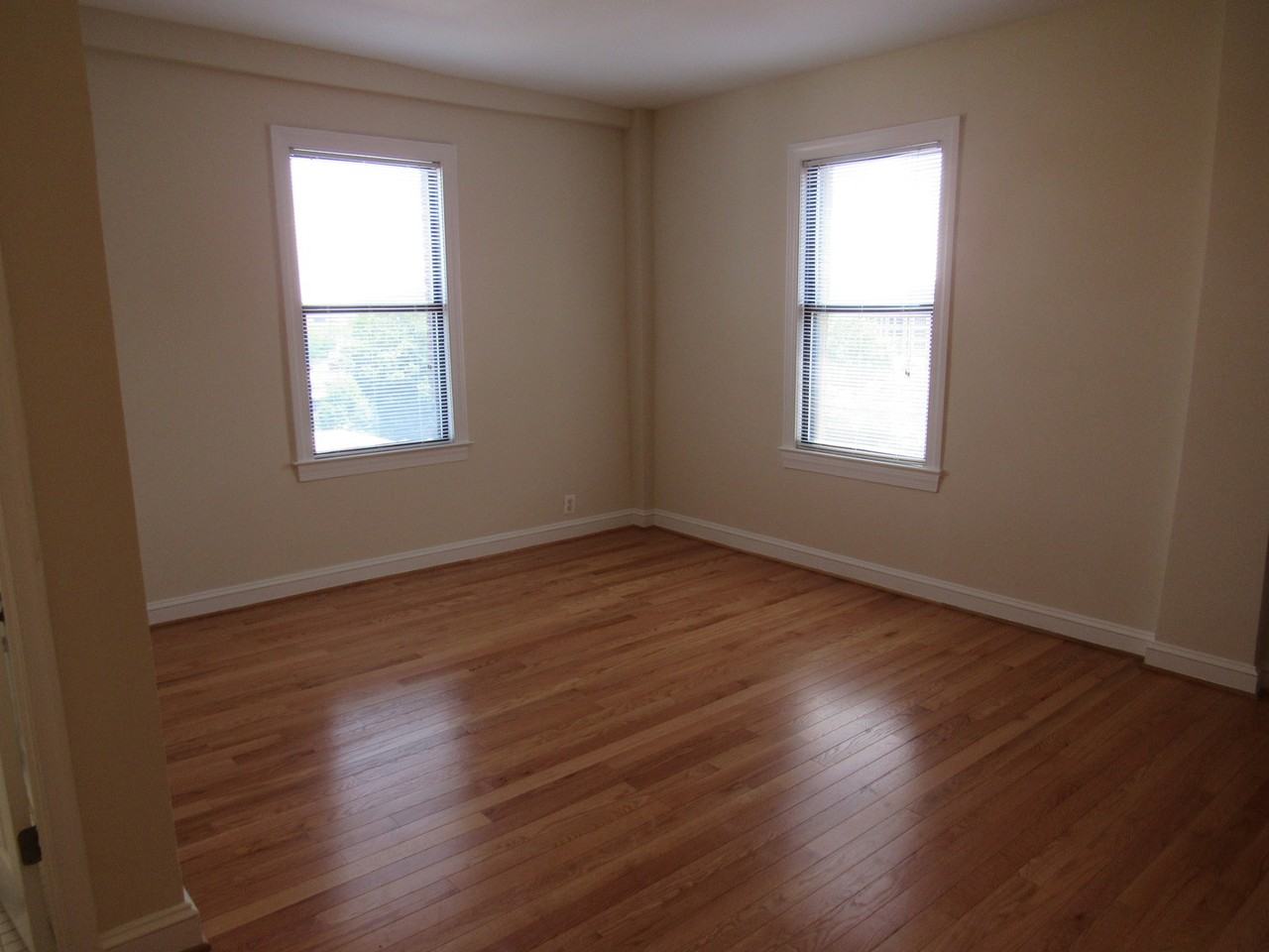 Windermere/Harrowgate - Photo 2 of 42