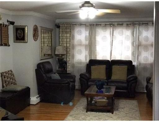 92 Longfellow St - Photo 2 of 9