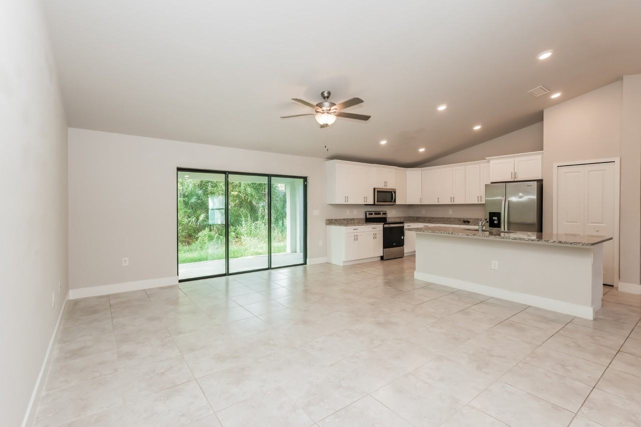 2509 18th St W - Photo 2 of 27