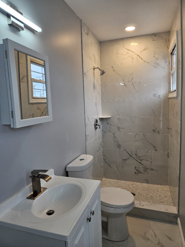 326 Roselyn St #1stFL - Photo 3 of 12