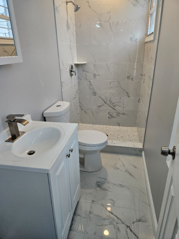 326 Roselyn St #1stFL - Photo 4 of 12