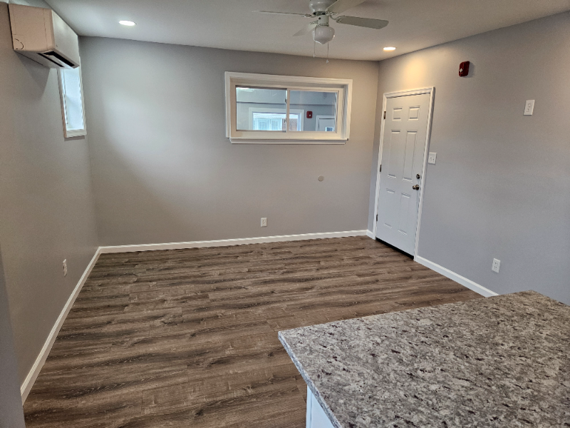 326 Roselyn St #1stFL - Photo 7 of 12