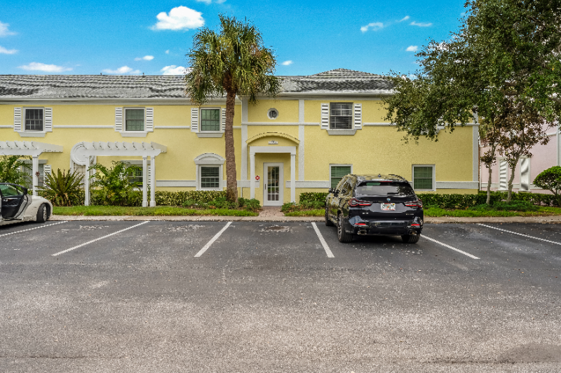 204 Pompano Dr Se #A - Photo 3 of 19