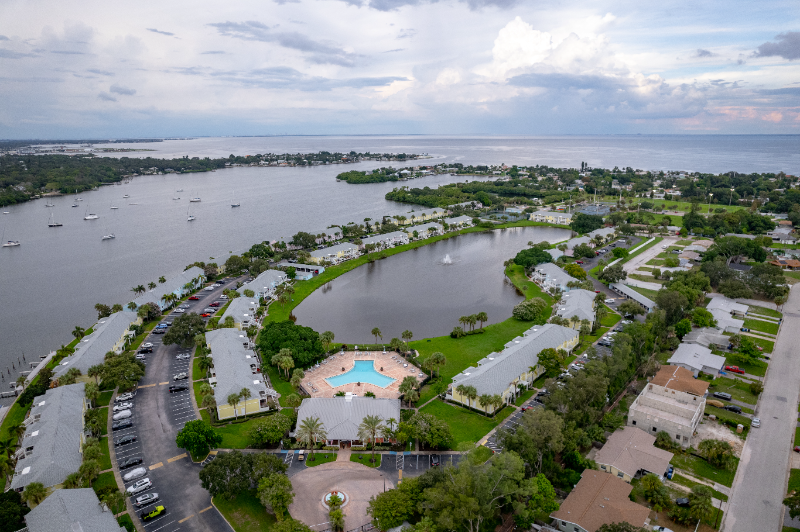 204 Pompano Dr Se #A - Photo 5 of 19