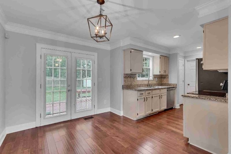 1520 Birchwood Cir - Photo 6 of 24