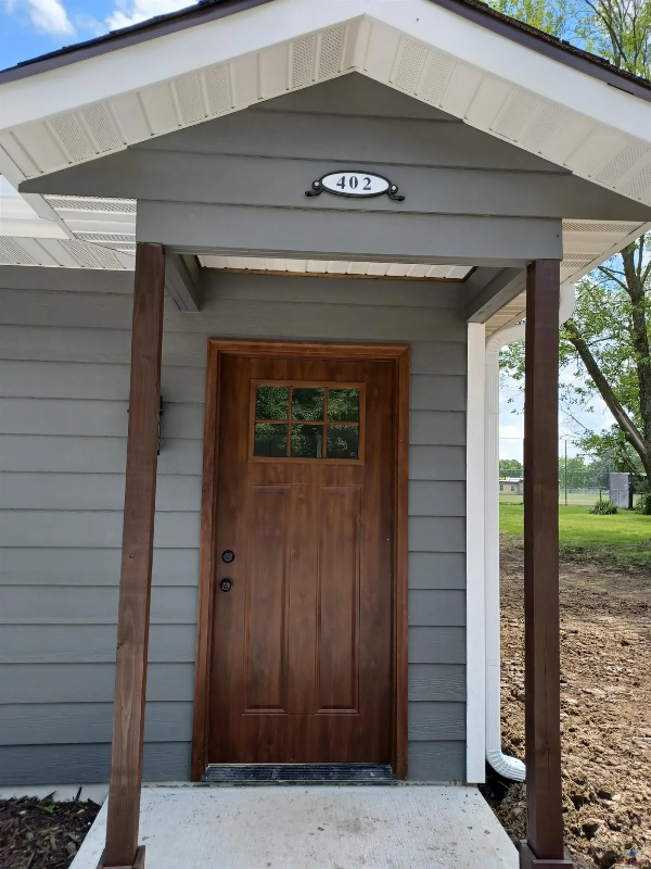 402 W Benton St - Photo 2 of 15