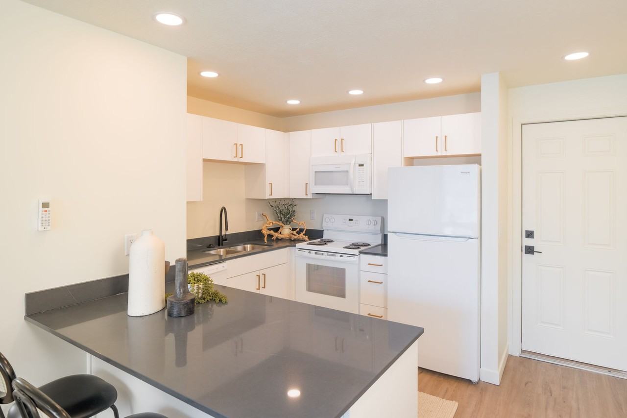 SoTro Apartments - Photo 3 of 33