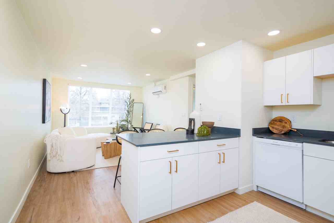 SoTro Apartments - Photo 7 of 33