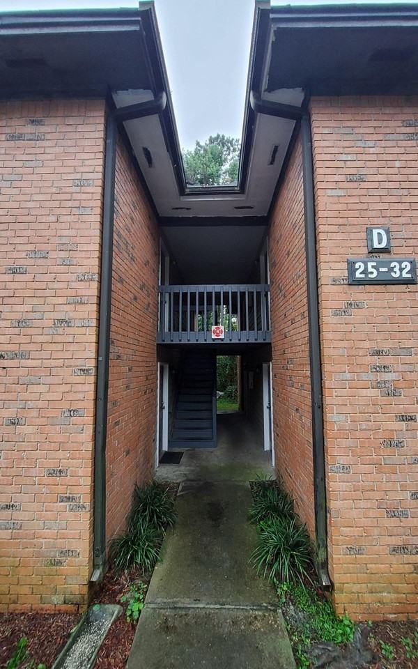 Welcome to Oak Park – Your Ideal Home in Tallahassee’s University District! - Photo 5 of 17