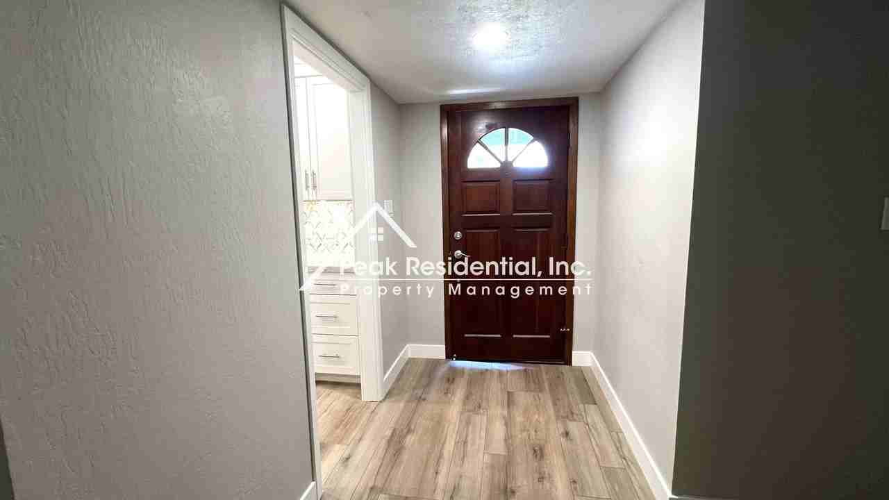 4552 Briarwood Dr - Photo 2 of 25