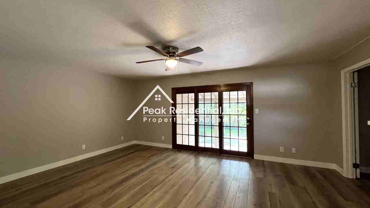 4552 Briarwood Dr - Photo 3 of 25