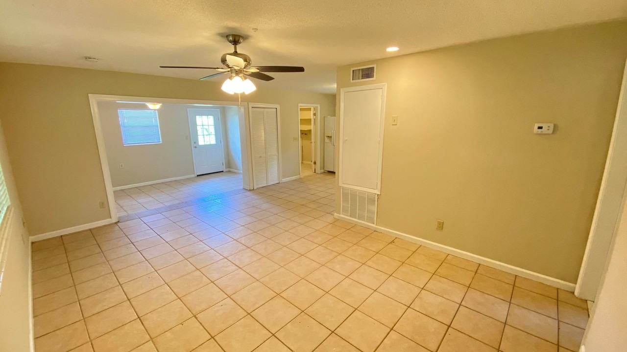 5 Michelle Dr - Photo 4 of 13